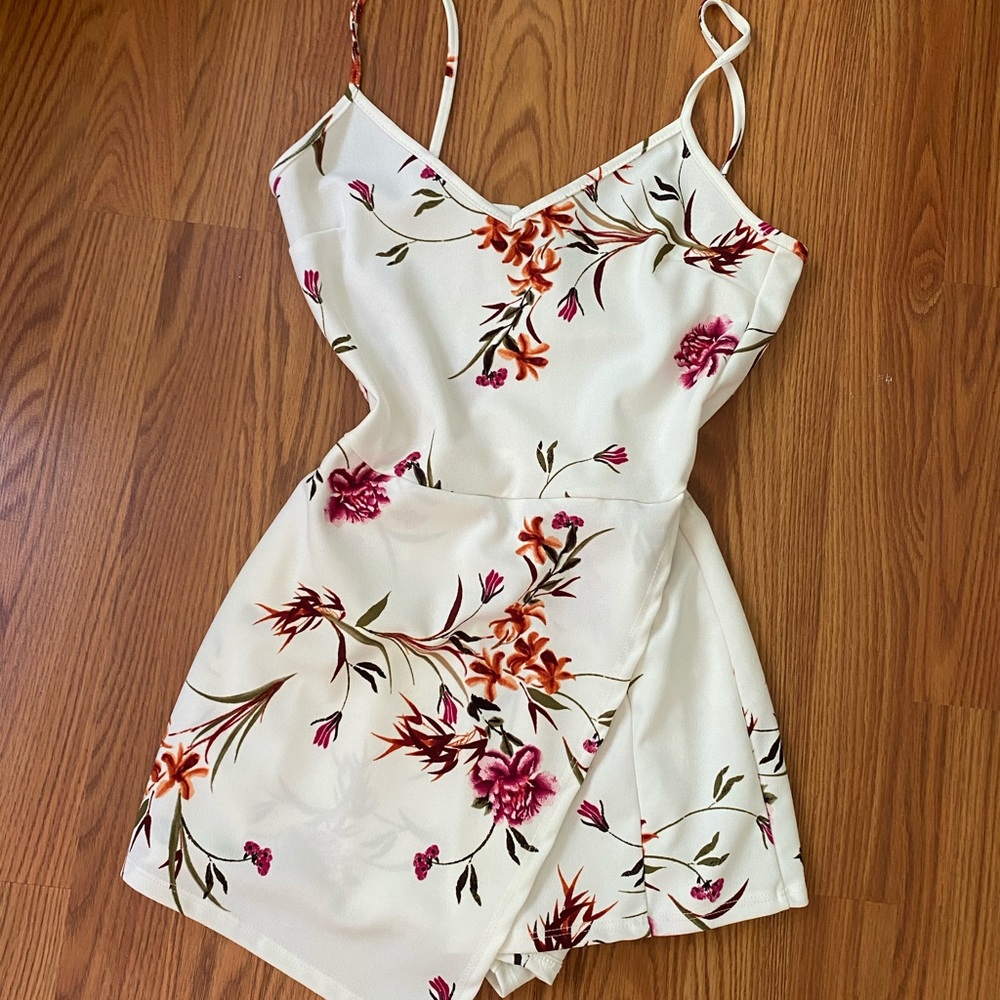 Dresses in good condition, pick up Seattle - Picture 3 of 4